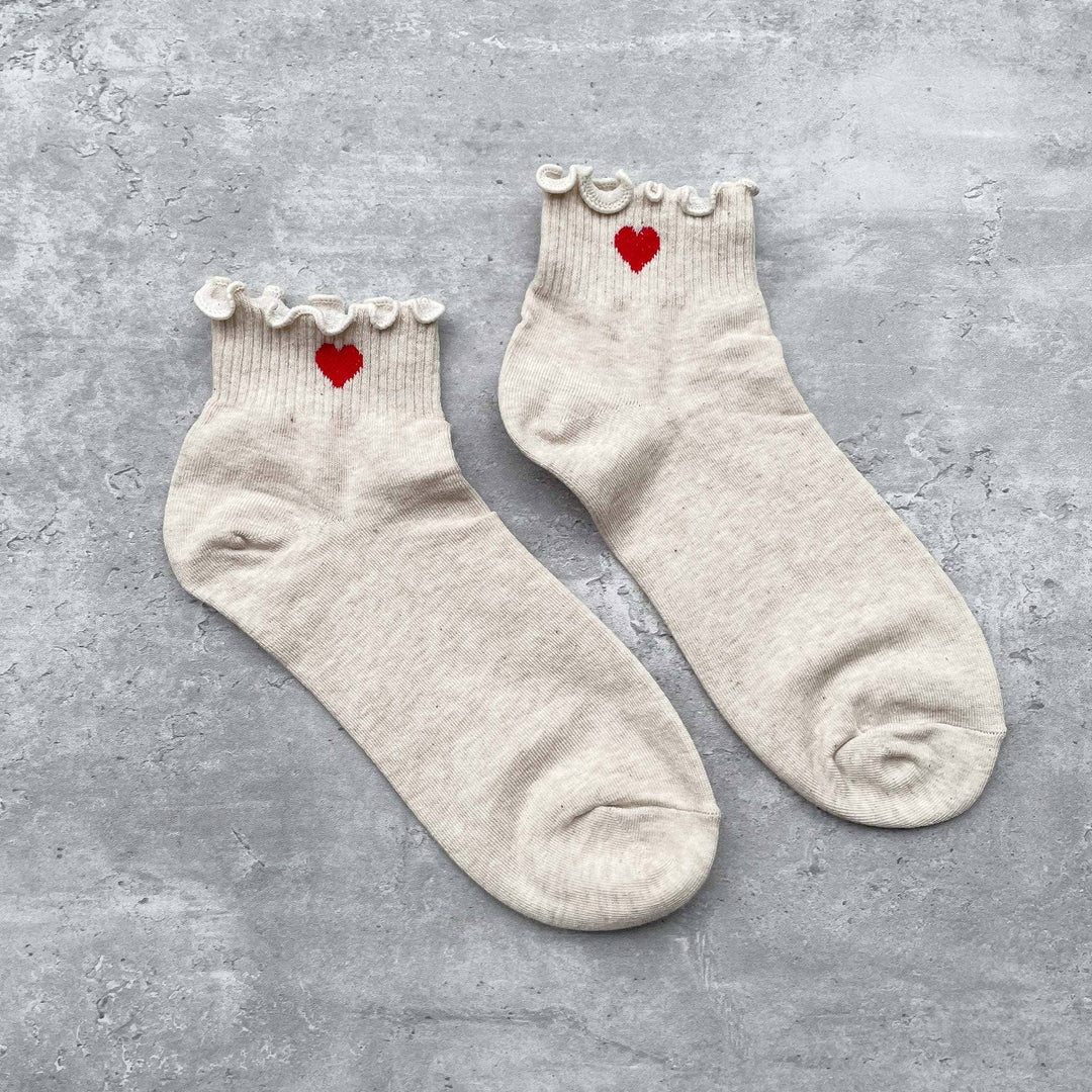 Ruffle Heart Socks: Oatmeal