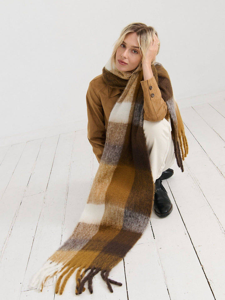 Checkered Fluffy Scarf - Tiramisu