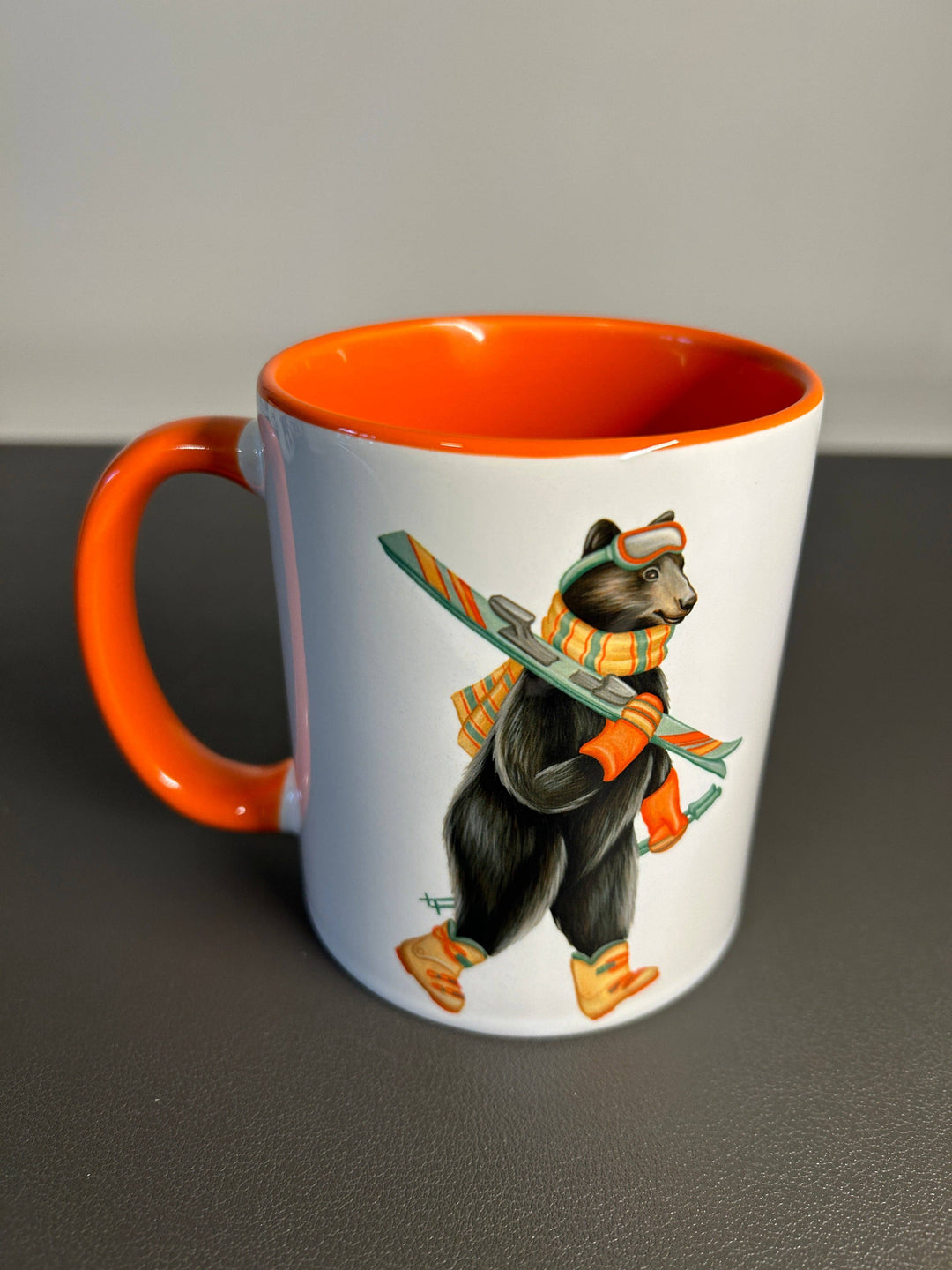 Bear skiing Mug: 15oz - 445ml