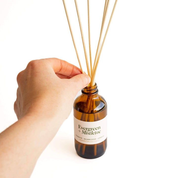 Evergreen + Mistletoe | Clean Reed Diffuser: Diffuser Set (with box + reeds)