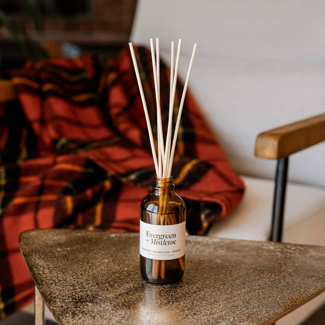Evergreen + Mistletoe | Clean Reed Diffuser: Diffuser Set (with box + reeds)