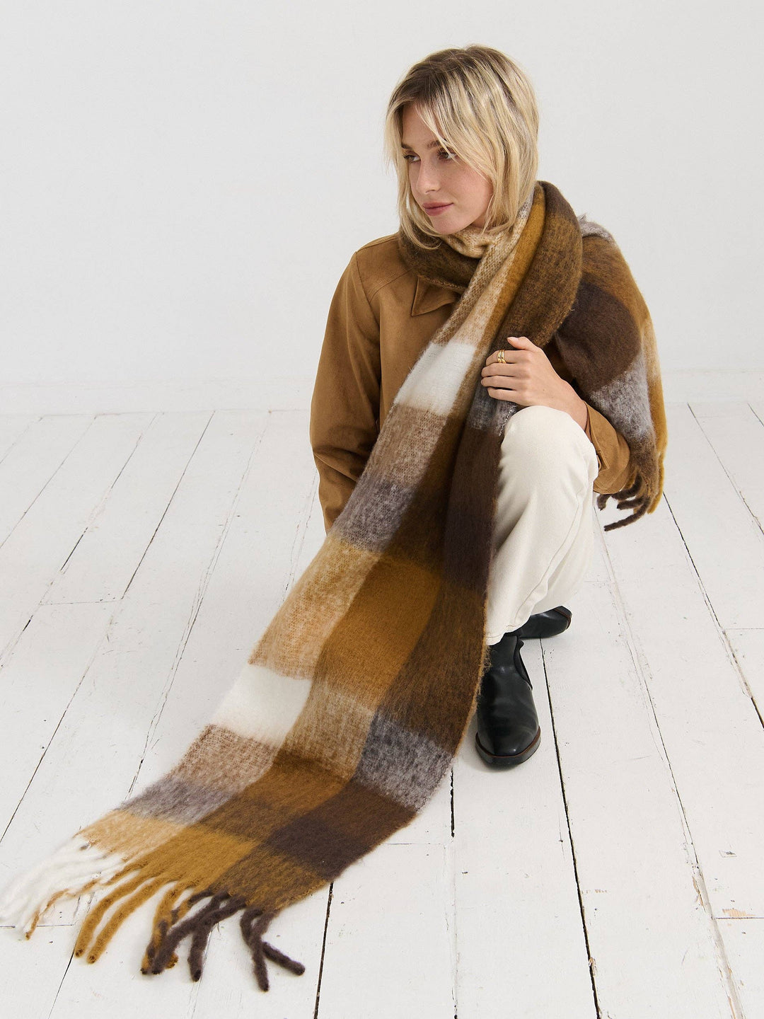 Checkered Fluffy Scarf - Tiramisu