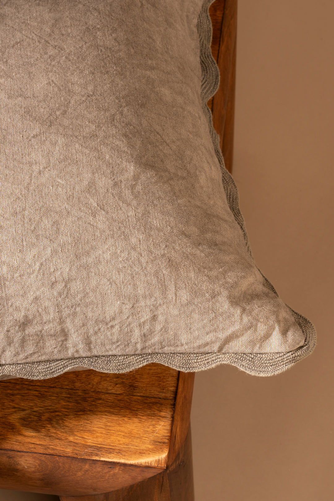 20x20 Scalloped Edge Pillow- Mink