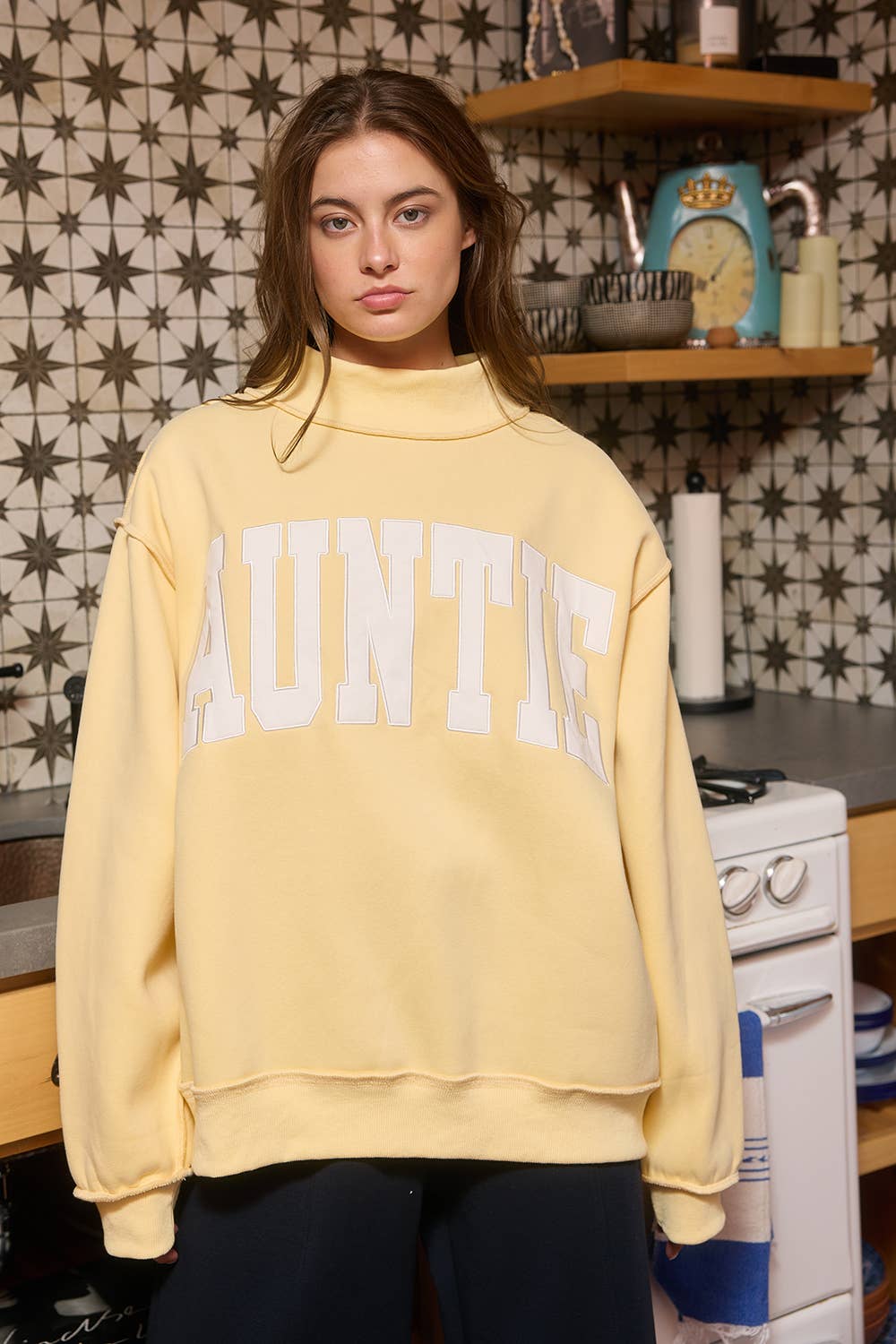 'AUNTIE' Embroidered Applique Sweatshirt: YELLOW