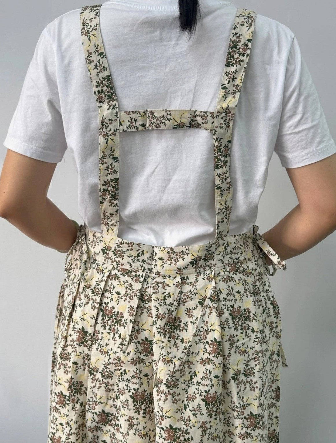 Cotton Flower Apron: White