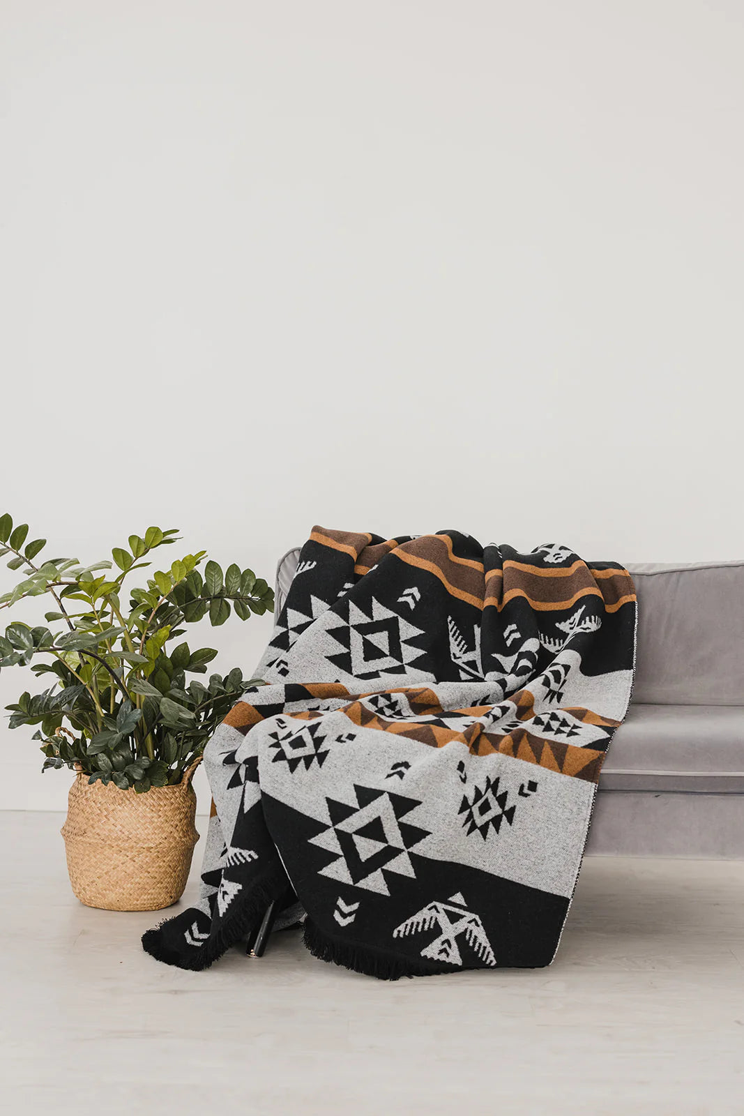Mini Tipi Thunderbird Indigenous Reversible Blanket