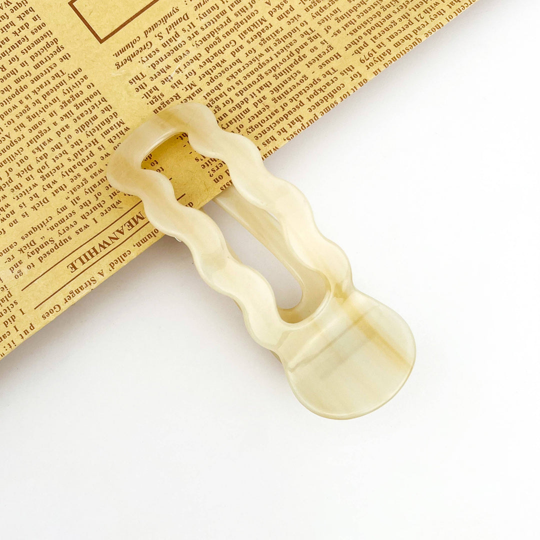 Wavy Minimalist Alligator Clip: Khaki