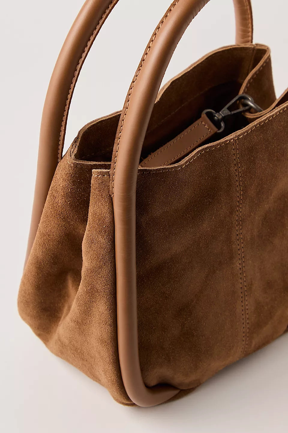 Barlow Bucket Bag- Cognac