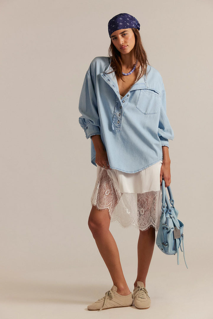 Denim Dreaming Pullover So Soft - Light Wash