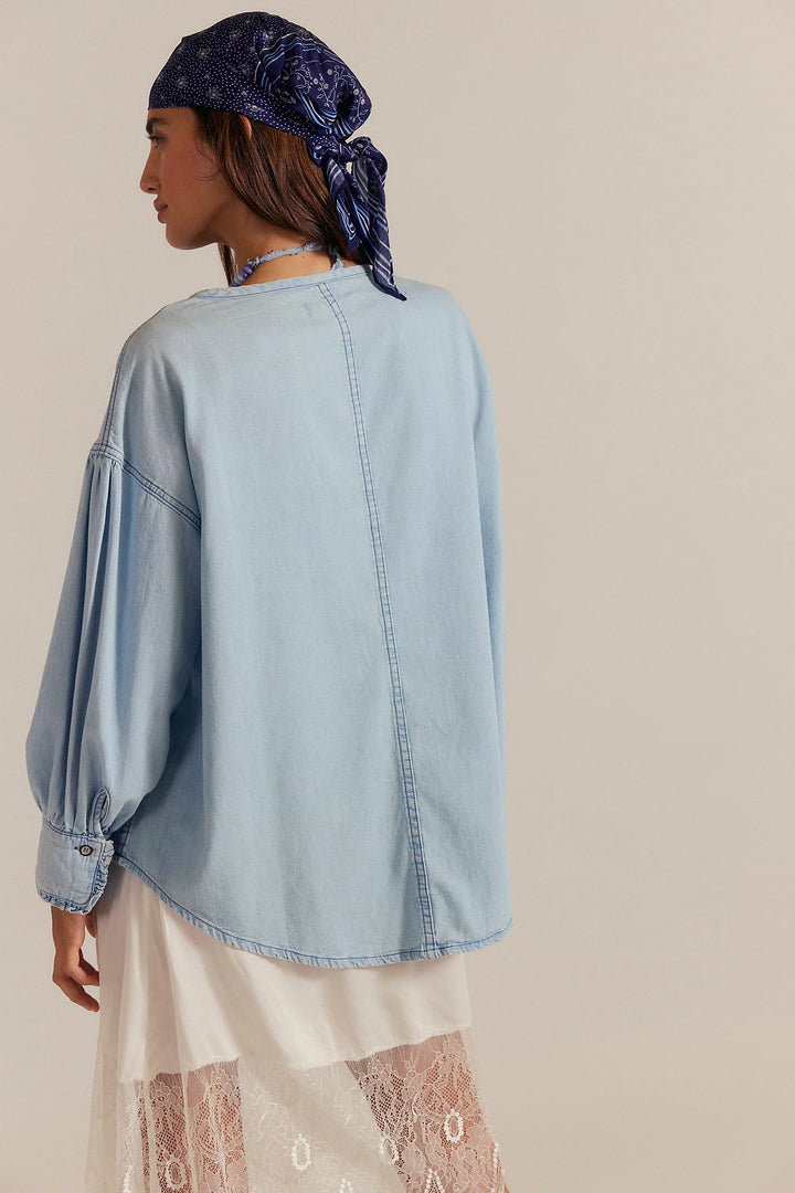 Denim Dreaming Pullover So Soft - Light Wash