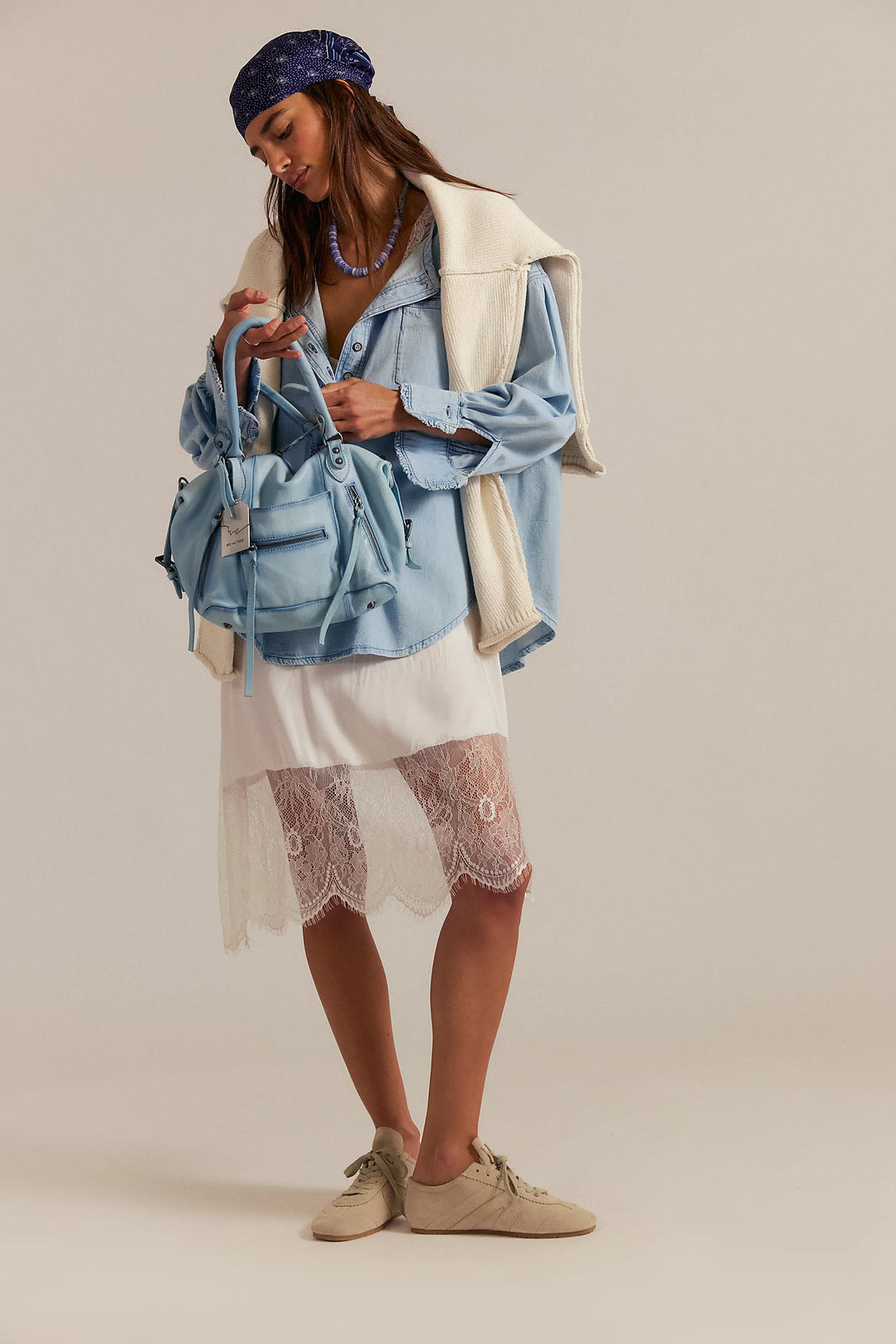 Denim Dreaming Pullover So Soft - Light Wash